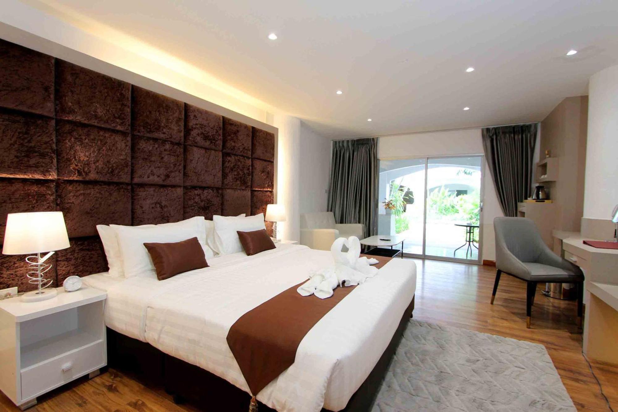 Pooh Beach Resort & Spa Джомтиен Бийч Екстериор снимка