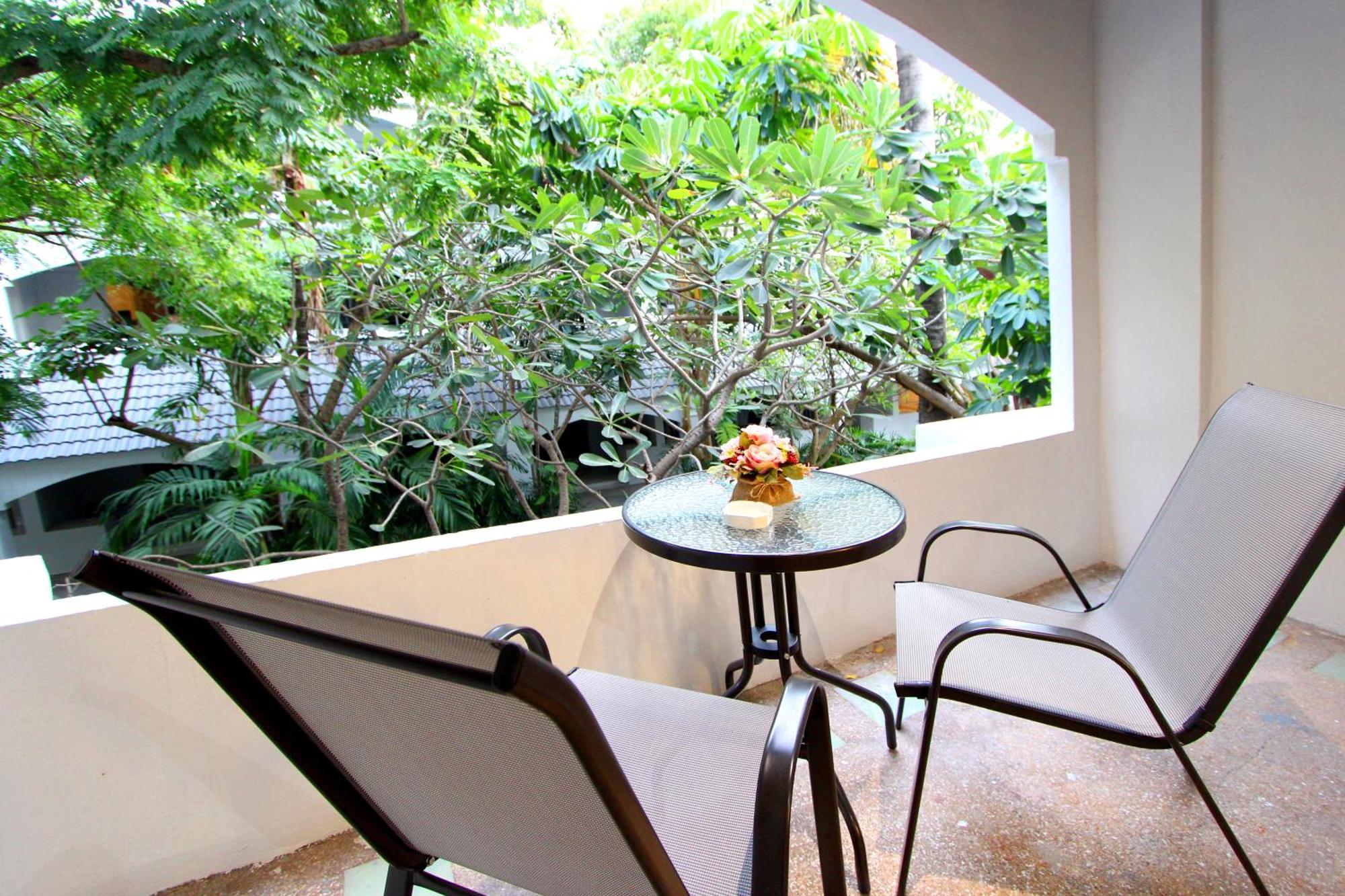 Pooh Beach Resort & Spa Джомтиен Бийч Екстериор снимка