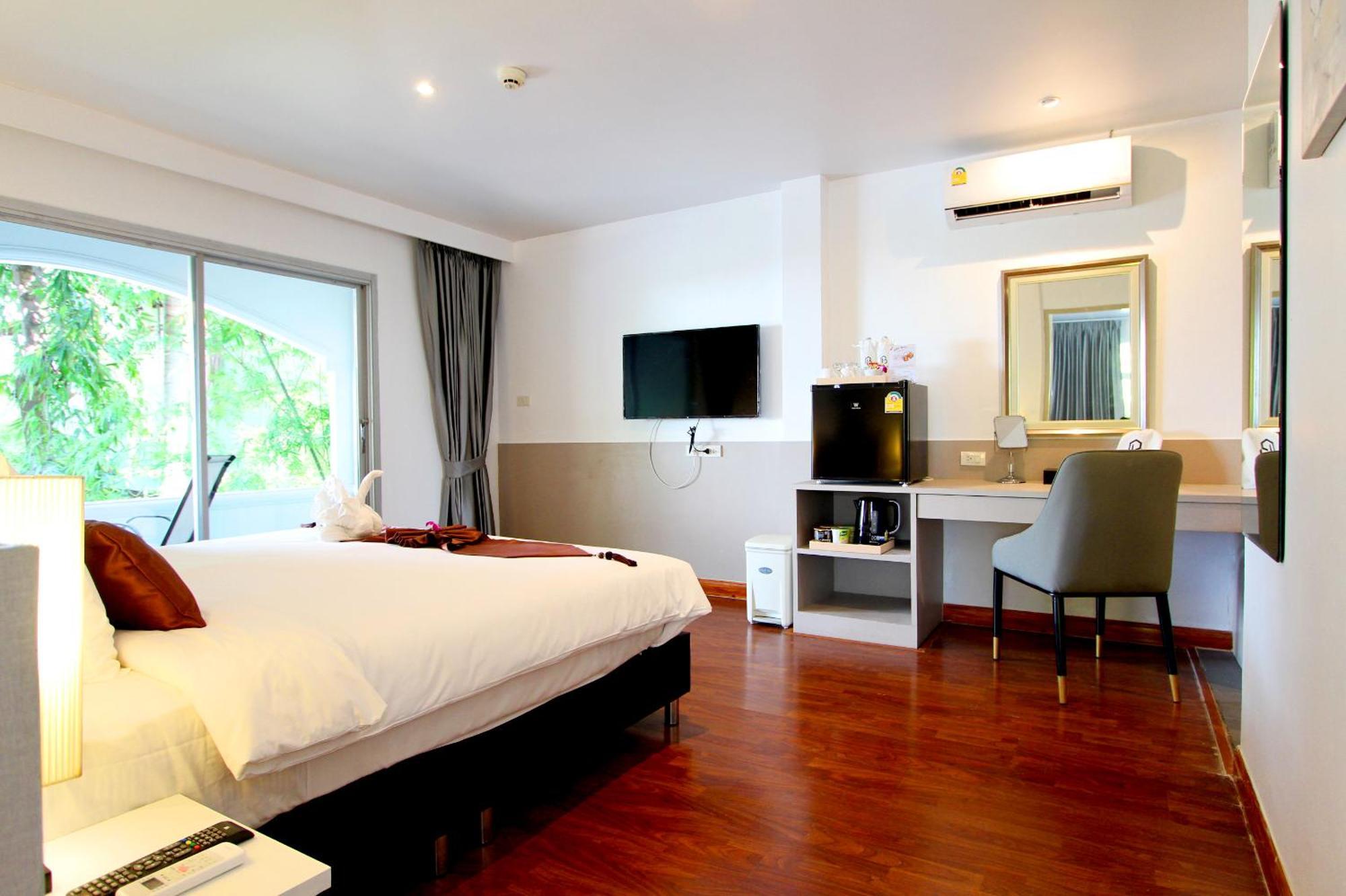 Pooh Beach Resort & Spa Джомтиен Бийч Екстериор снимка