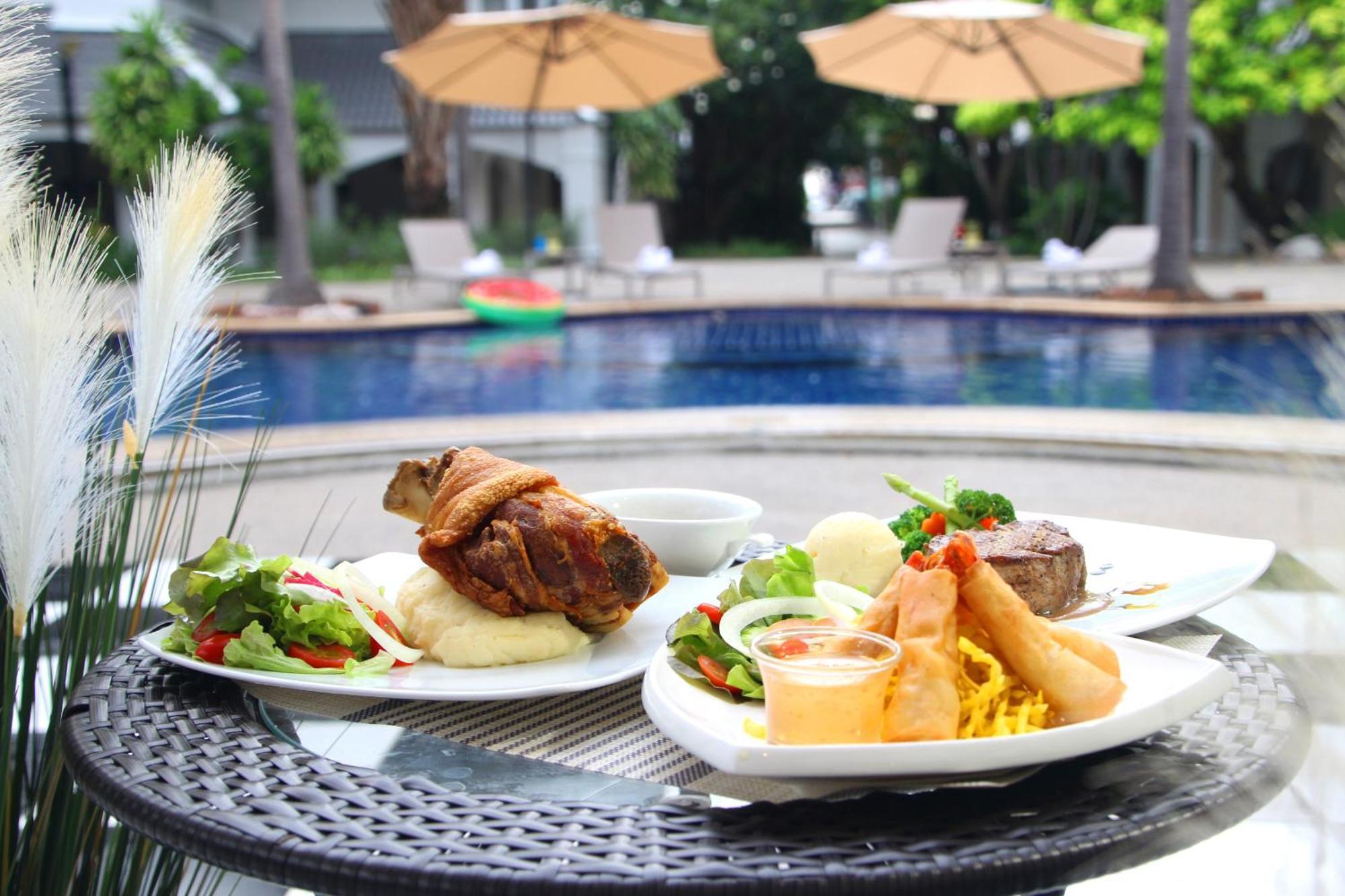 Pooh Beach Resort & Spa Джомтиен Бийч Екстериор снимка
