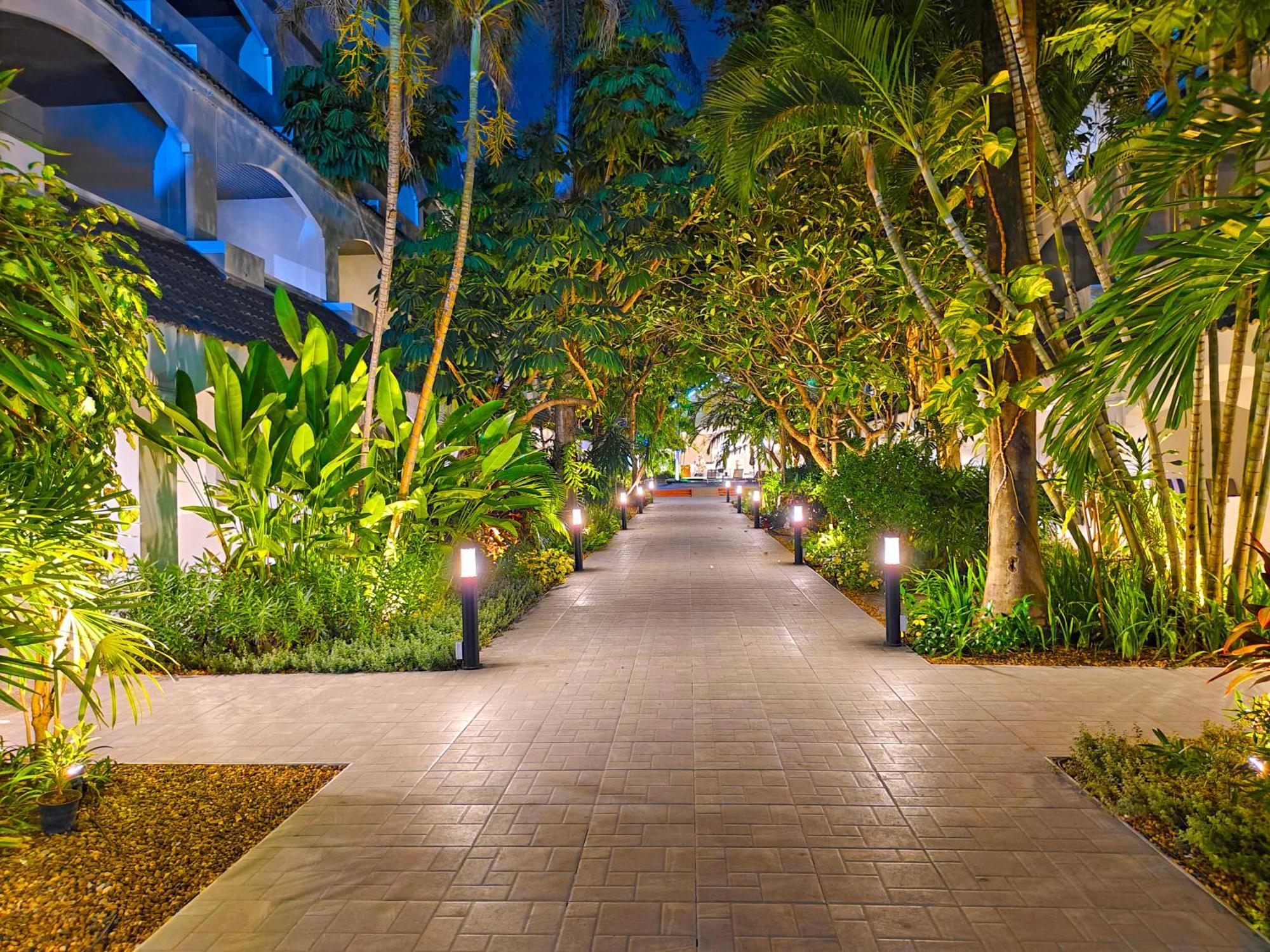 Pooh Beach Resort & Spa Джомтиен Бийч Екстериор снимка
